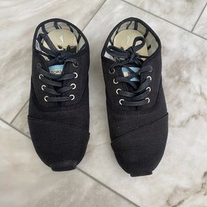 Toms lace up shoes